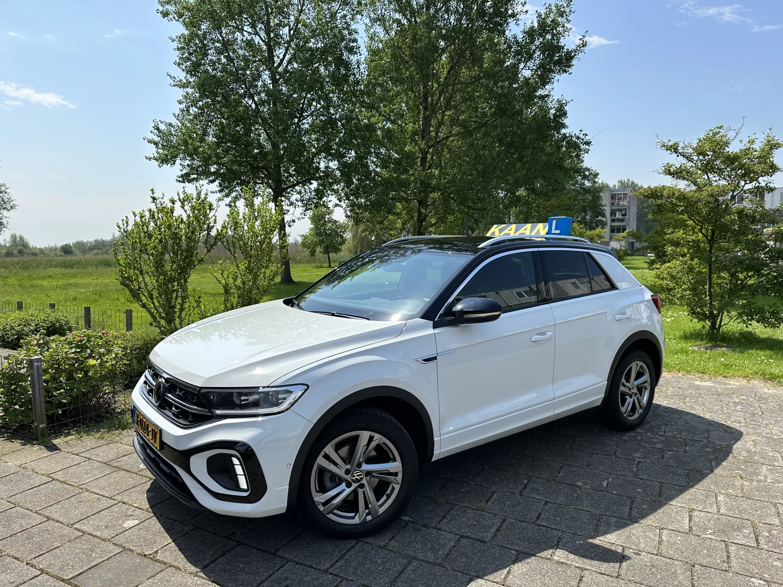 Volkswagen T-ROC R Line - zijkant